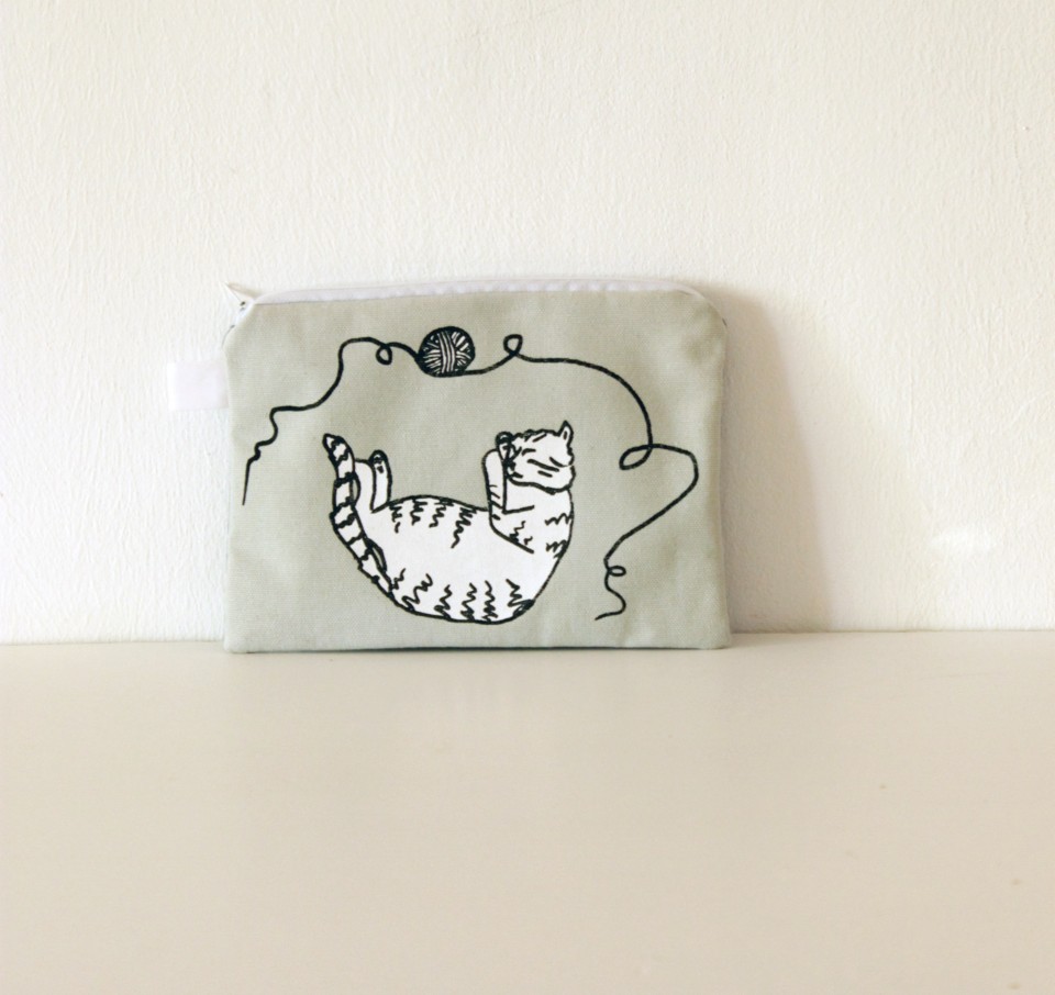 Light grey cat pouch